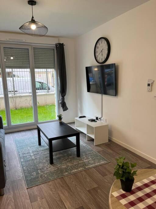 Appartement F2 De Haut Standing En Hypercentre Avec Jardin Prive A 270 M De La Gare De Mantes ! Mantes-la-Ville Exterior photo